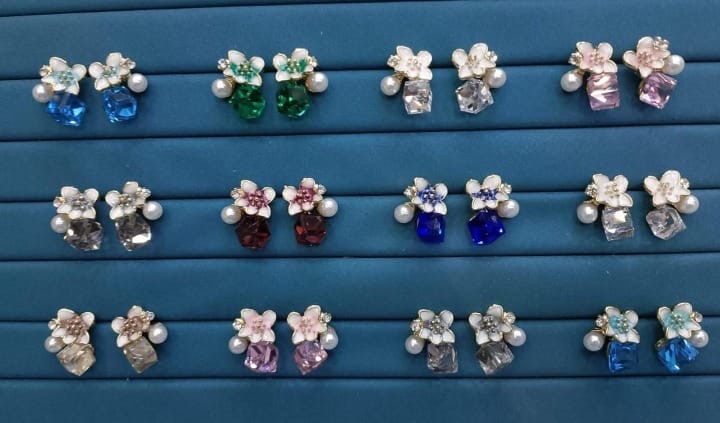 Crystal Flower Korean Earrings – Elegant Floral Design