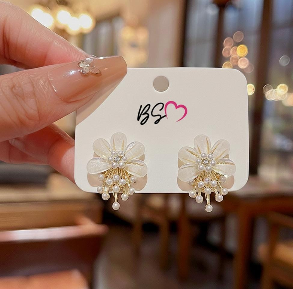 ZJX-162 Flower Pearl Korean Earrings – Elegant Design, Stylish Fashion Accessory for Women