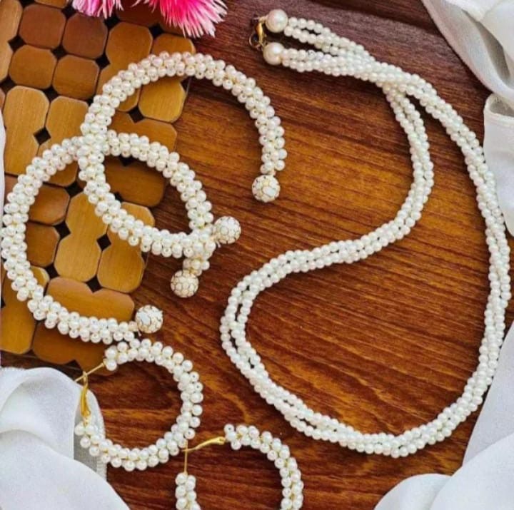 Women Pearl Elegant Jewelry Set ,Kangan, Mala &amp; Earrings Pearl Set(white)