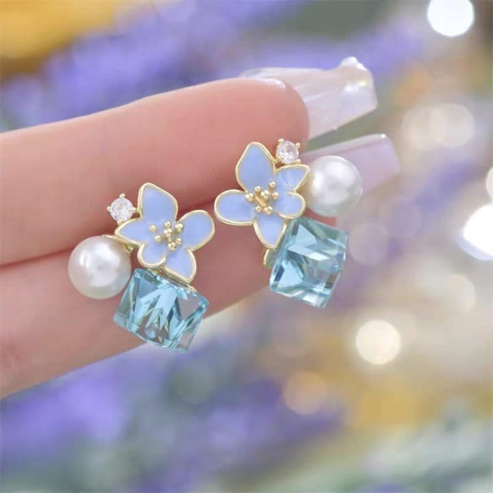 Crystal Flower Korean Earrings – Elegant Floral Design